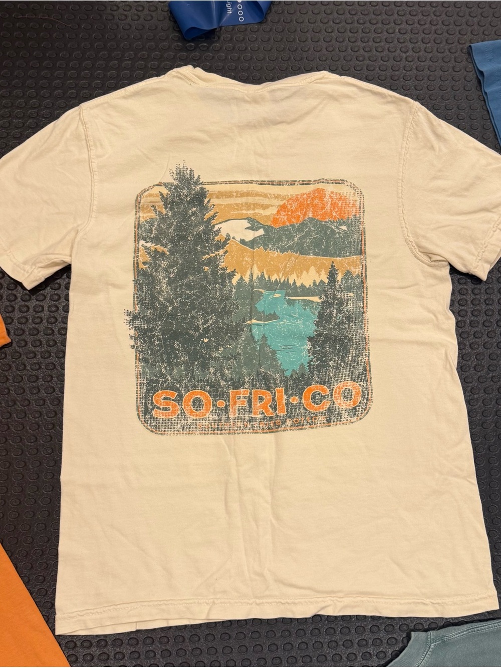 8 SOUTHERN Tees! Adult smalls - Picture 7 of 11